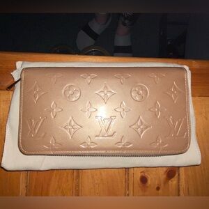 LV AUTHENTIC PATTEN LEATHER WALLET LIKE NEW